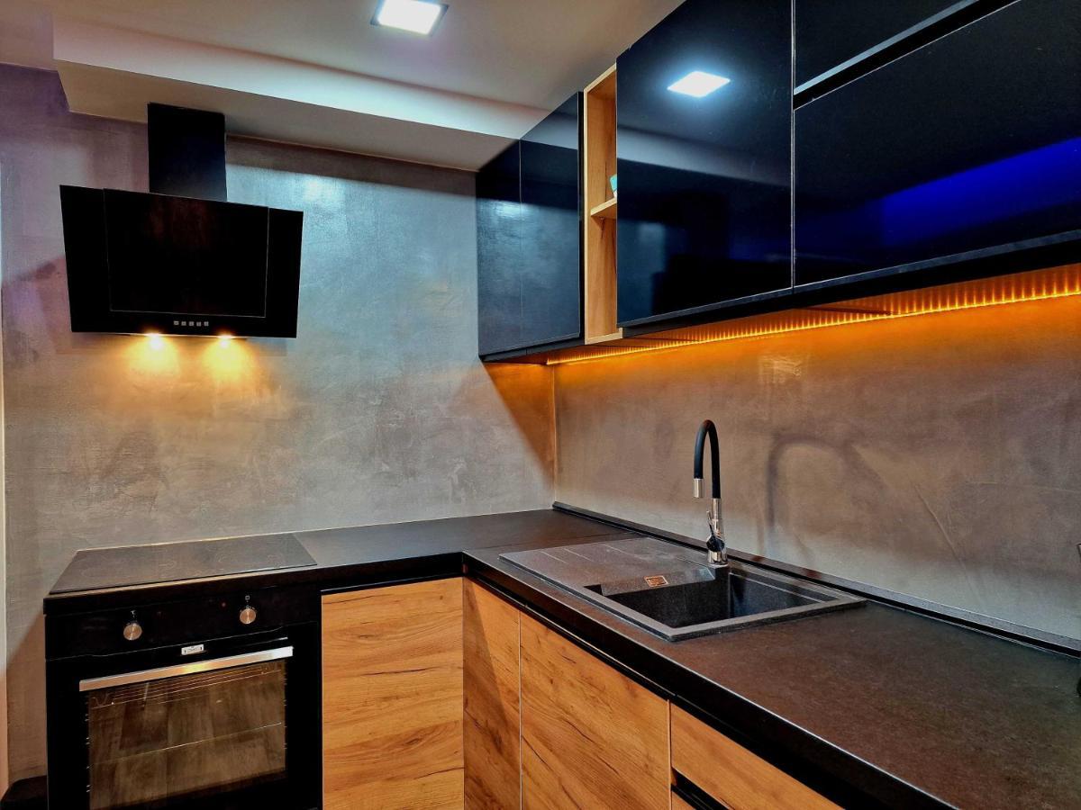 Wellness Gold Apartment With Private Sauna & Jacuzzi Praga Exterior foto